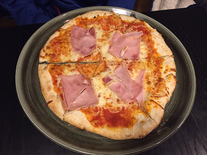Kids ham (skinke) pizze at the Brasserie Restaurant at Landal GreenParks DK (My New Danish Life)